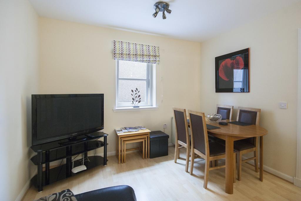 4 Varis Apartments Forres Bagian luar foto