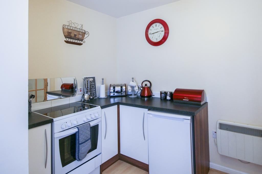 4 Varis Apartments Forres Bagian luar foto
